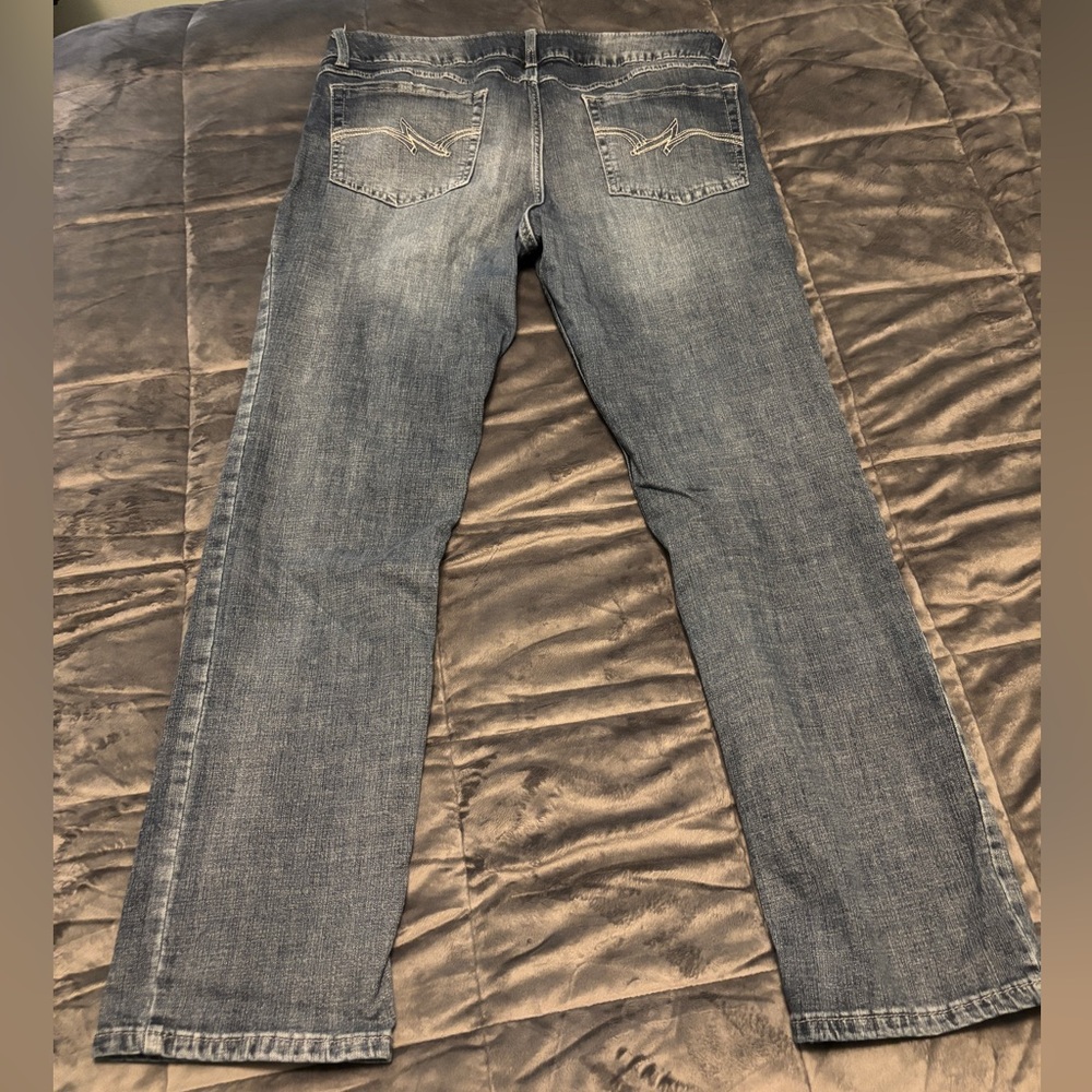 Wrangler Blue Straight Leg Jeans Classic Denim Style